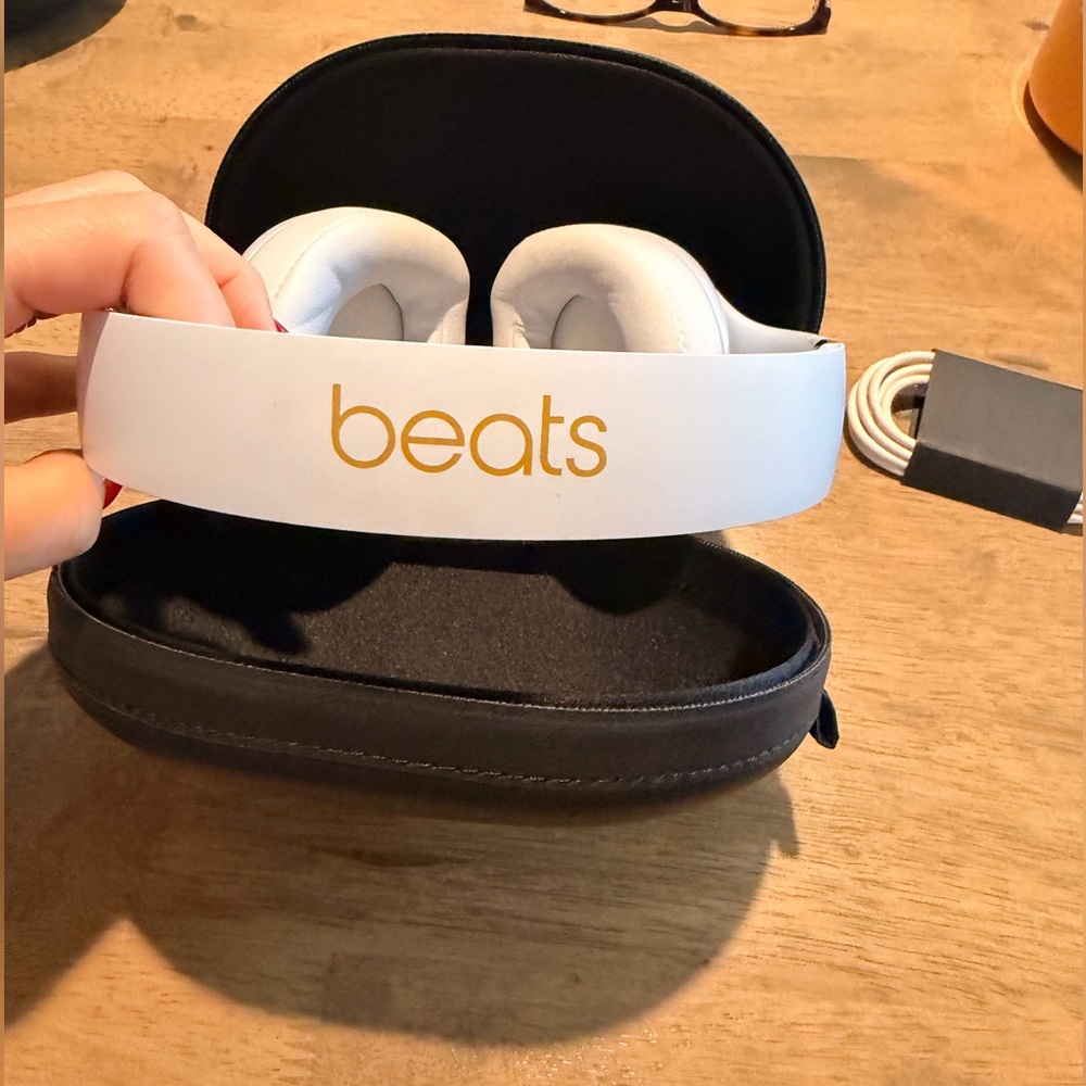 Beats Studio 3 White and Gold Headphones